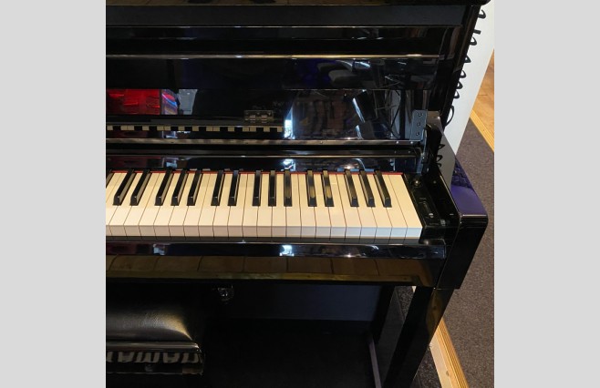Used Yamaha CLP585 Polished Ebony Digital Piano Complete Package - Image 7